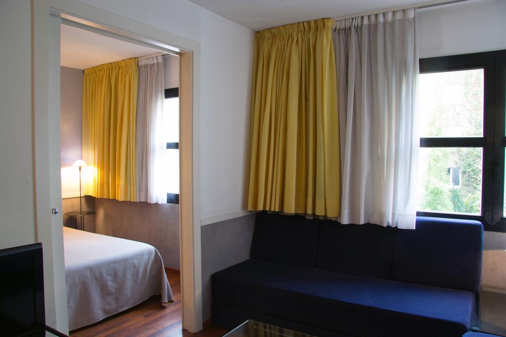 Apartamentos Descartes Barcelona Buitenkant foto