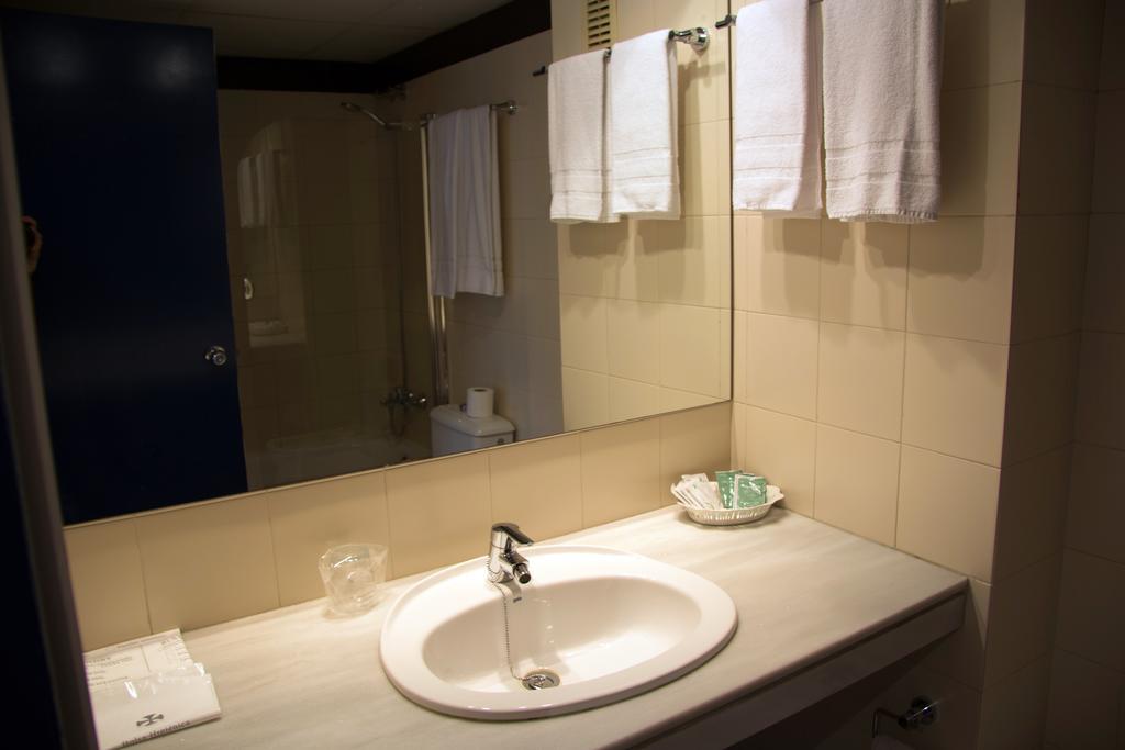 Apartamentos Descartes Barcelona Buitenkant foto