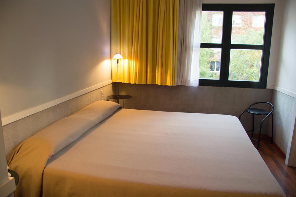 Apartamentos Descartes Barcelona Buitenkant foto
