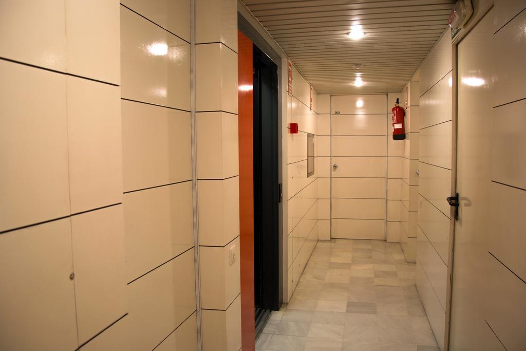 Apartamentos Descartes Barcelona Buitenkant foto