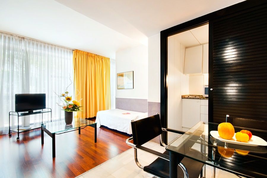 Apartamentos Descartes Barcelona Buitenkant foto
