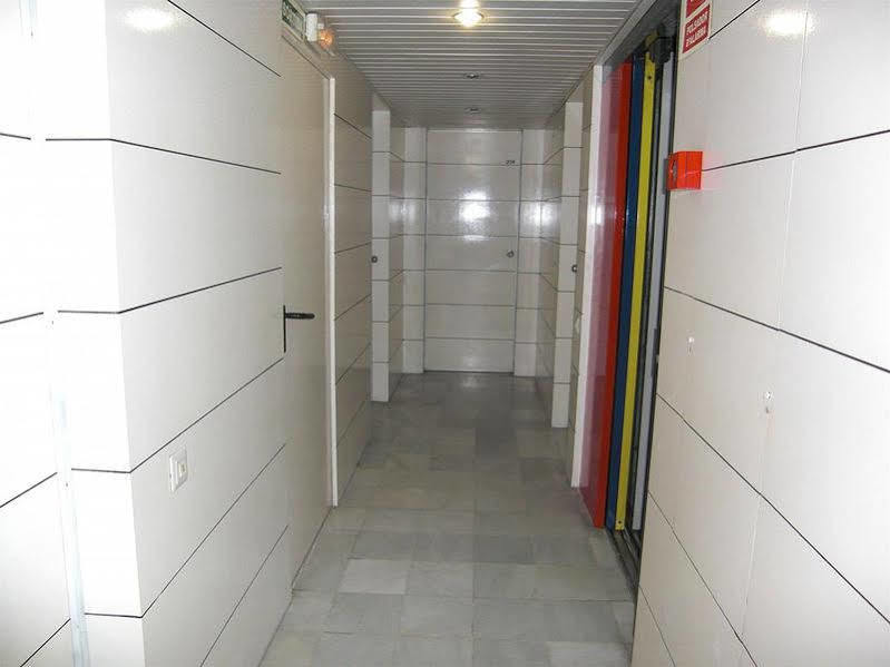 Apartamentos Descartes Barcelona Buitenkant foto